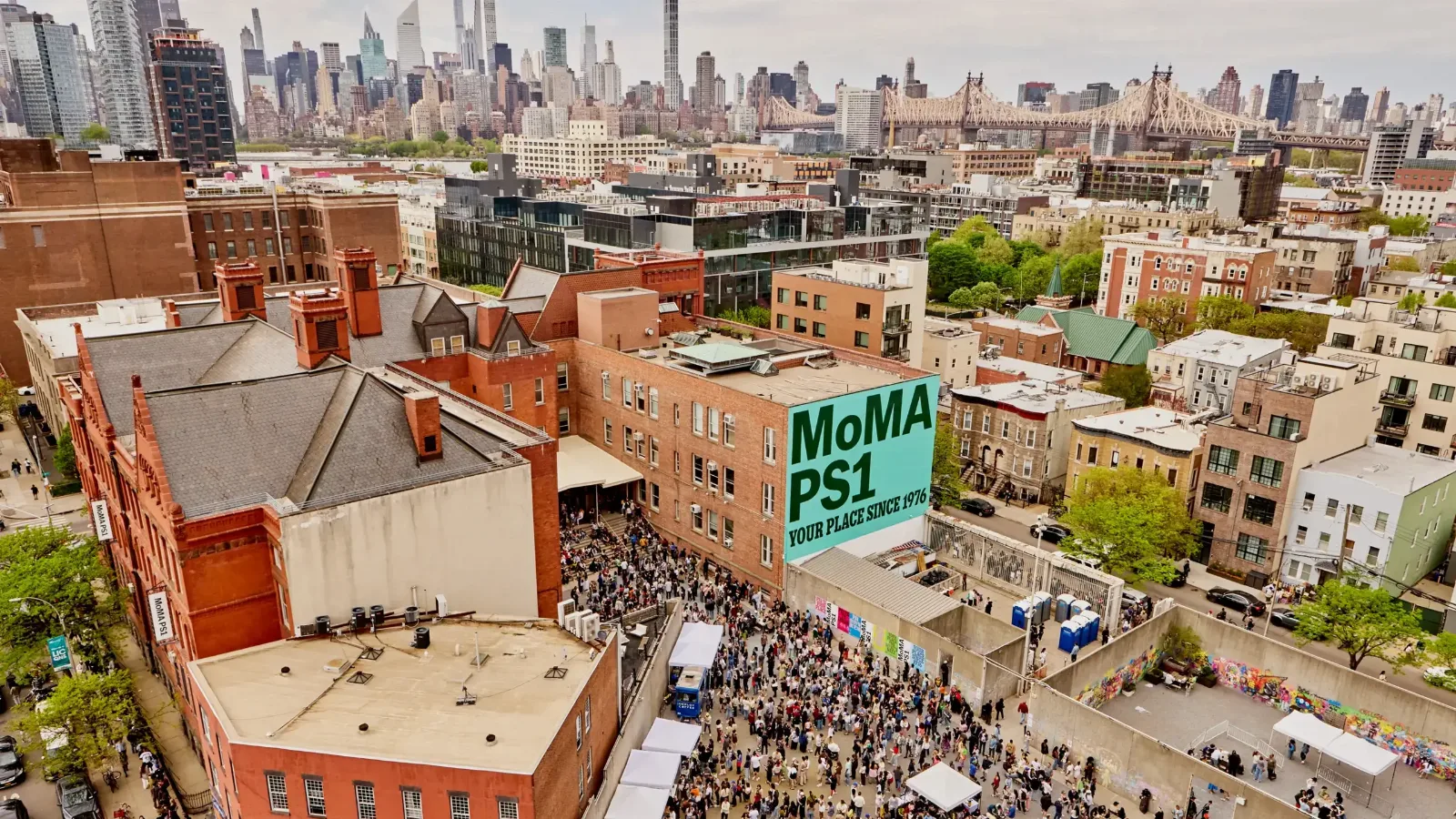 SMLXL anima la tipografía para la nueva identidad de Warm Up 2026 en MoMA PS1